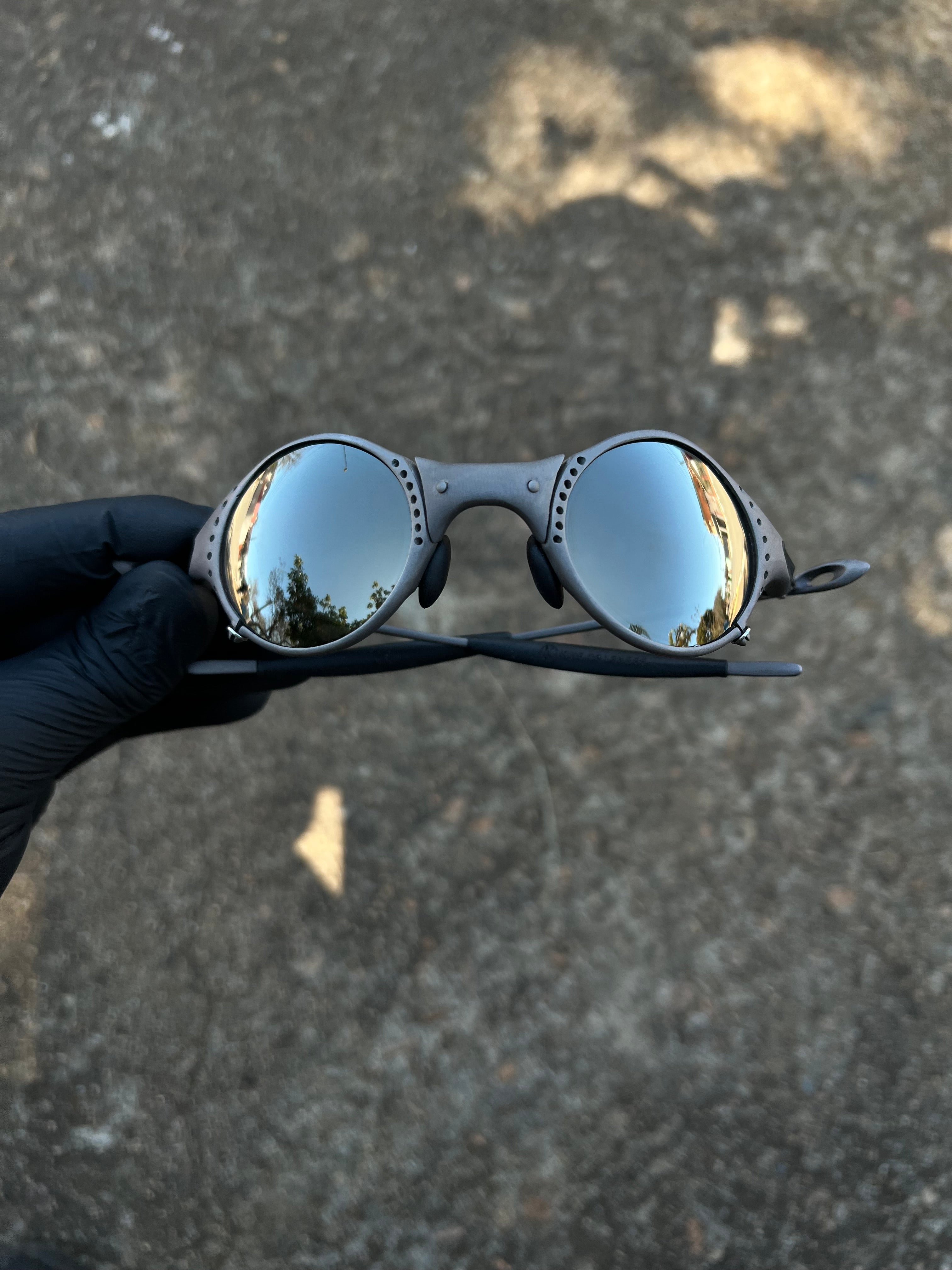 Mars Crater Black Espelhada Linha Ouro