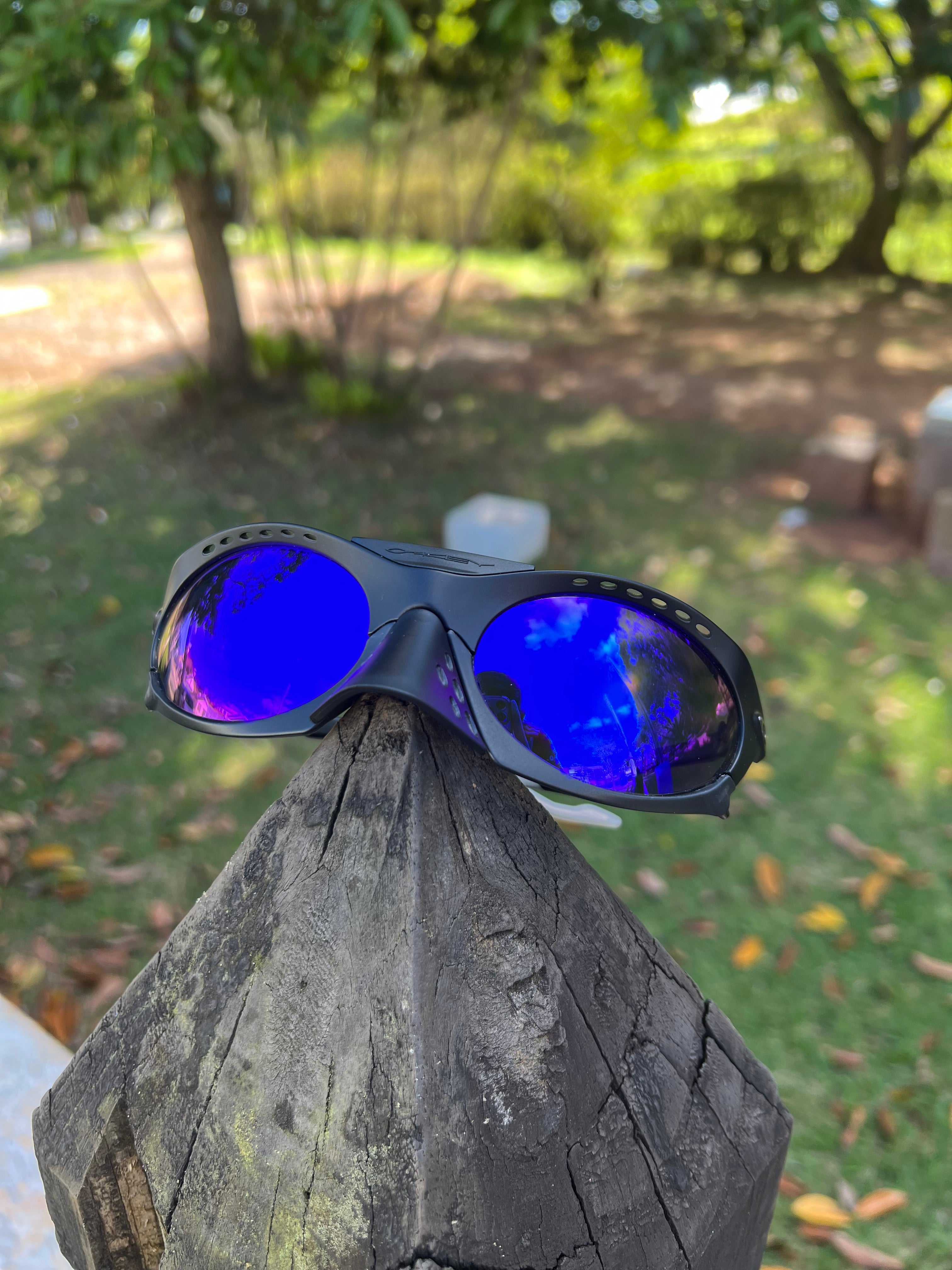 Plantaris Carbon Neon Blue Custom (2x1)