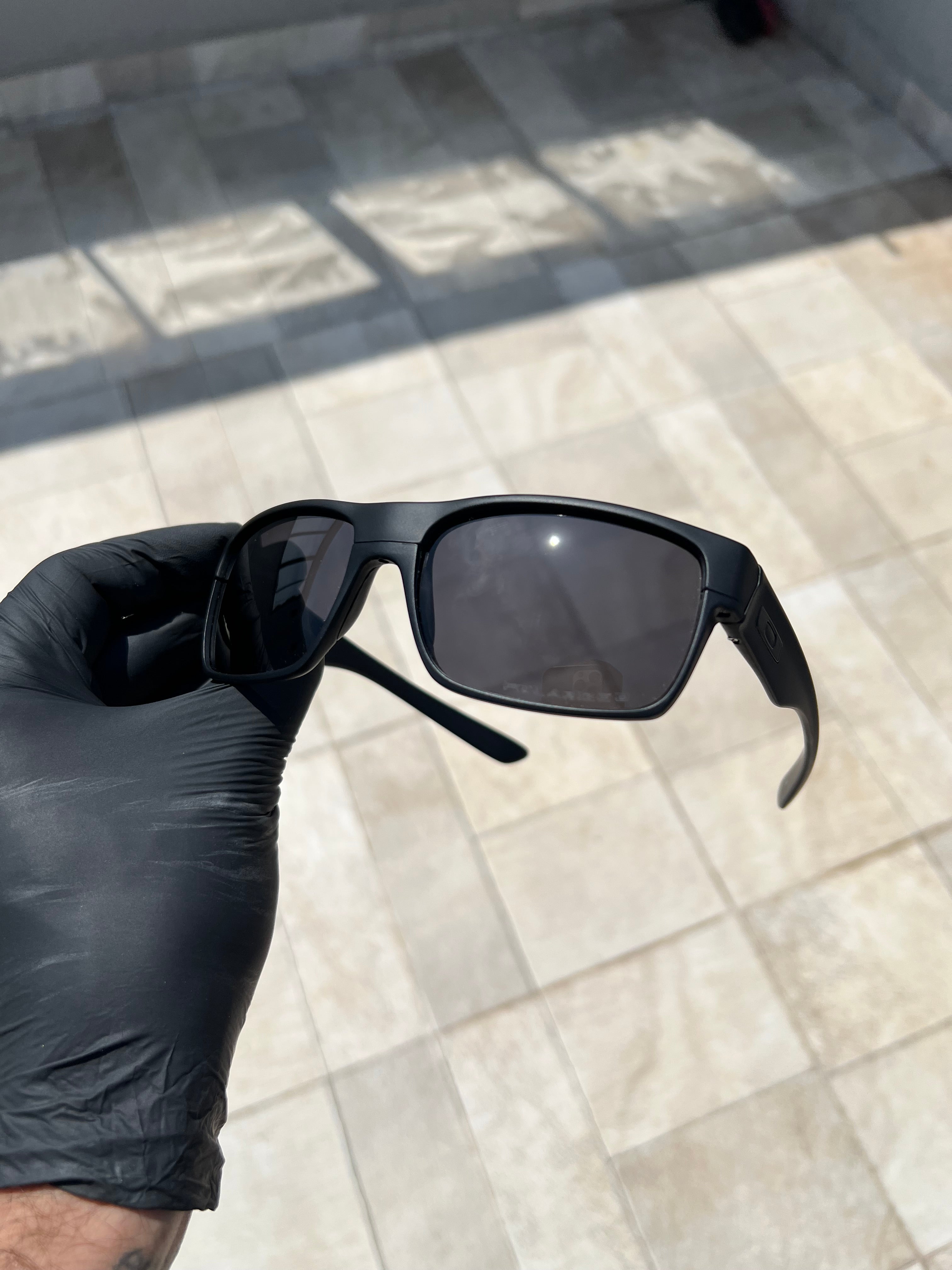 Two Face All Black (2x1)