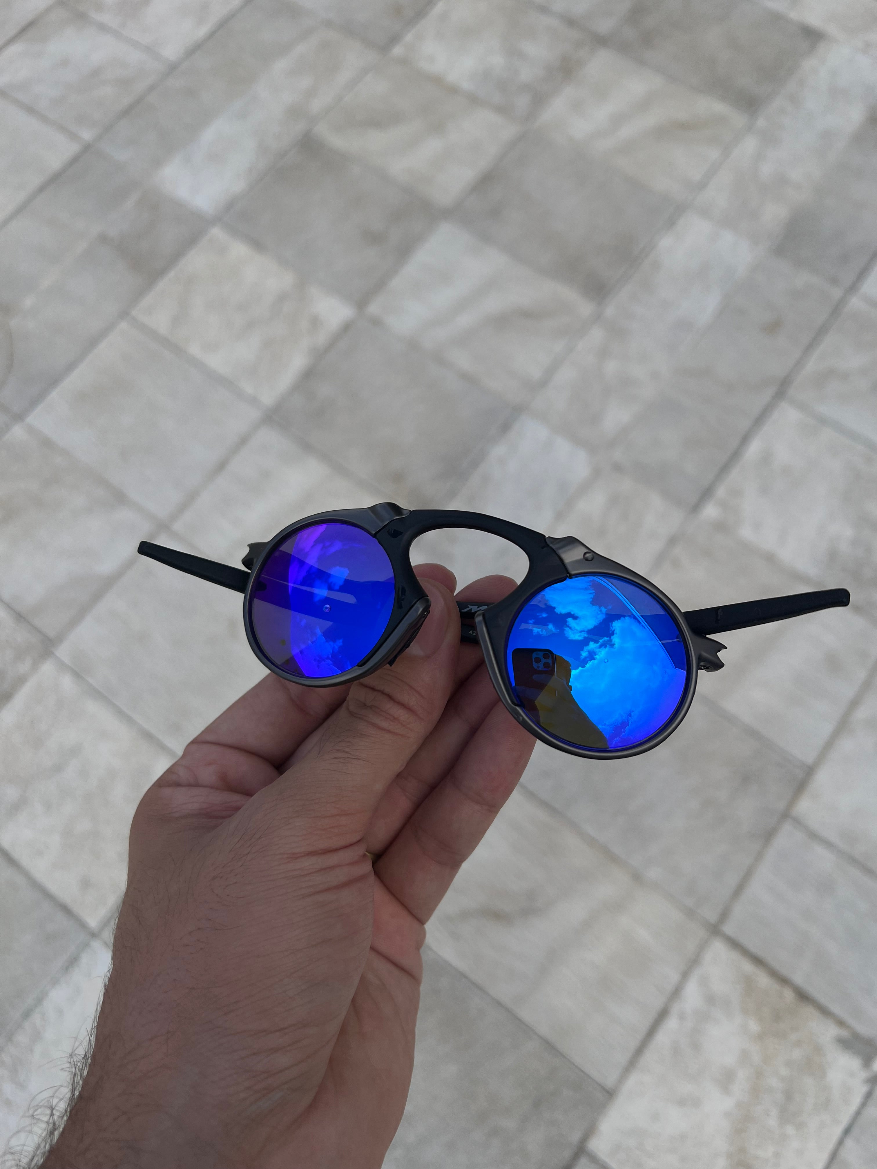 Madman Neon Blue Custom Premium + Estojo (2x1)
