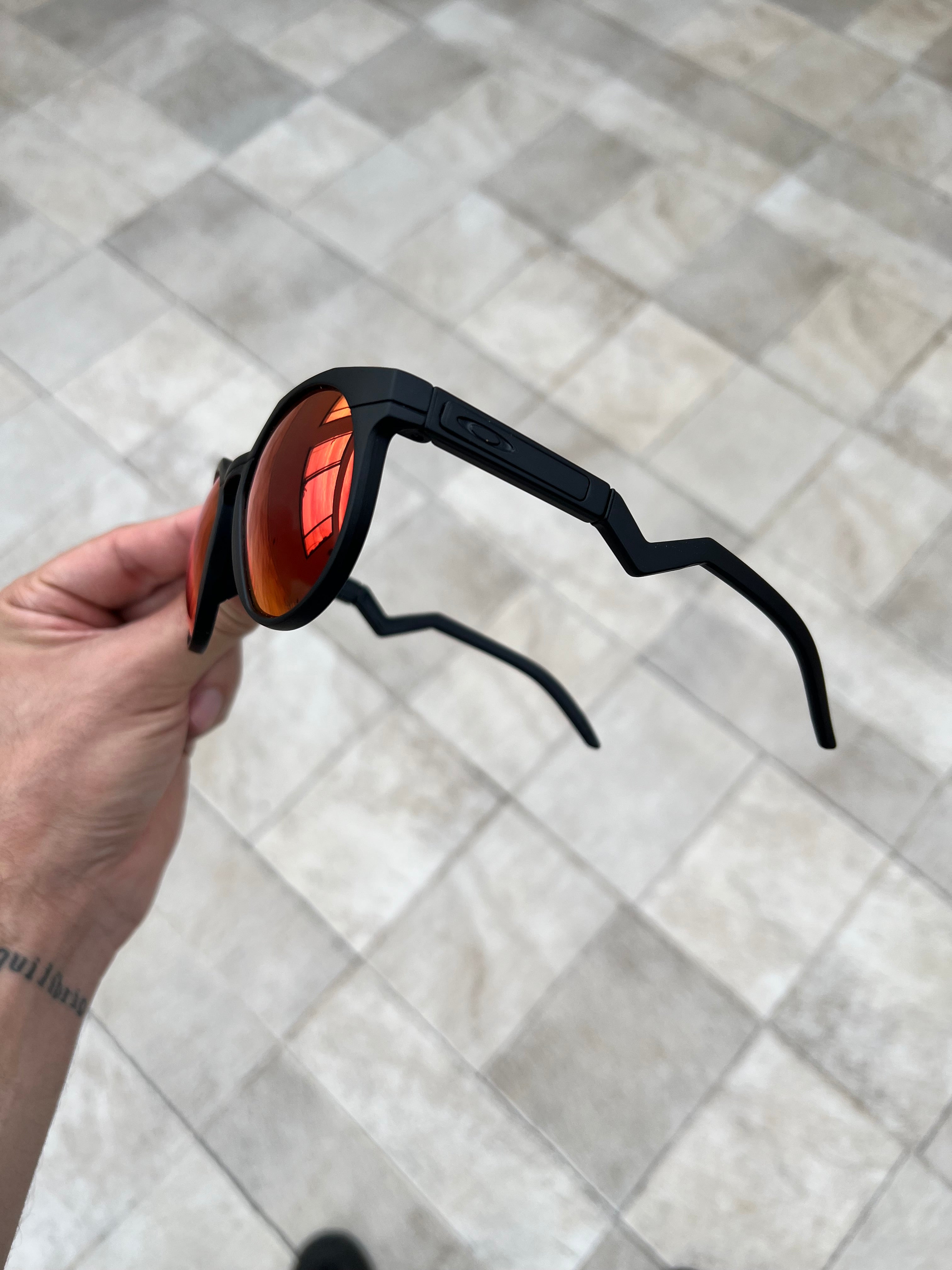 HSTN Carbon Dark Rubi (un)