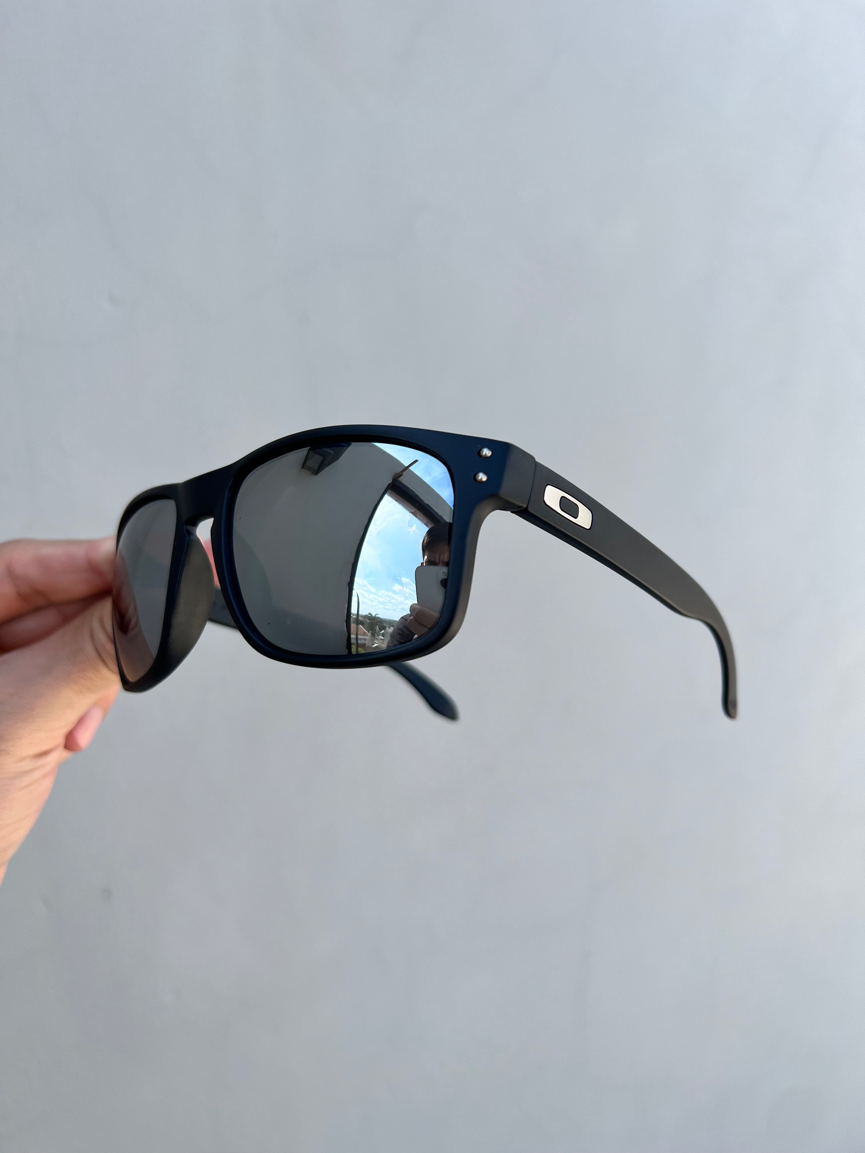 Holbrook Liquid Custom (un)