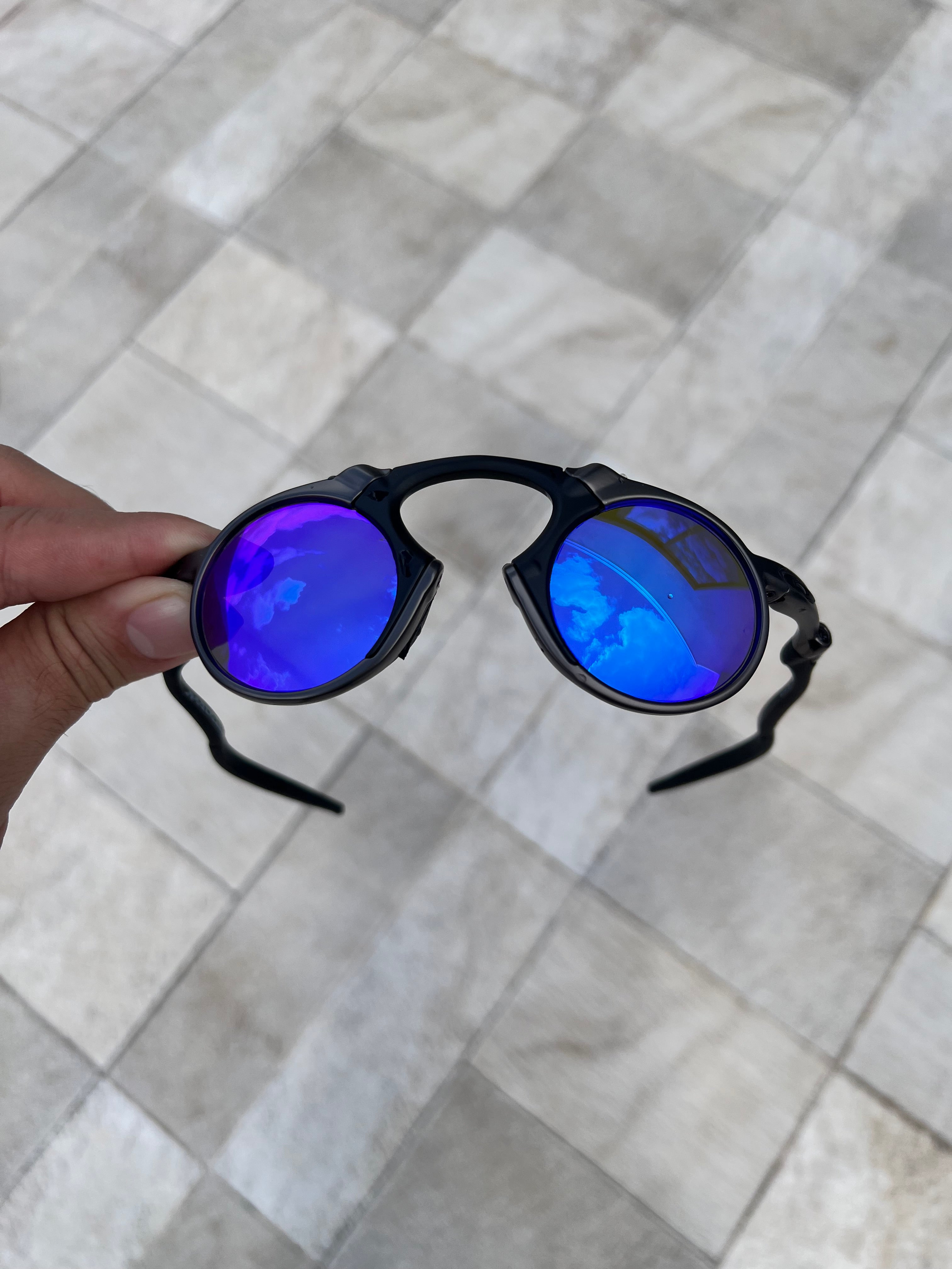 Madman Neon Blue Custom Premium + Estojo (2x1)