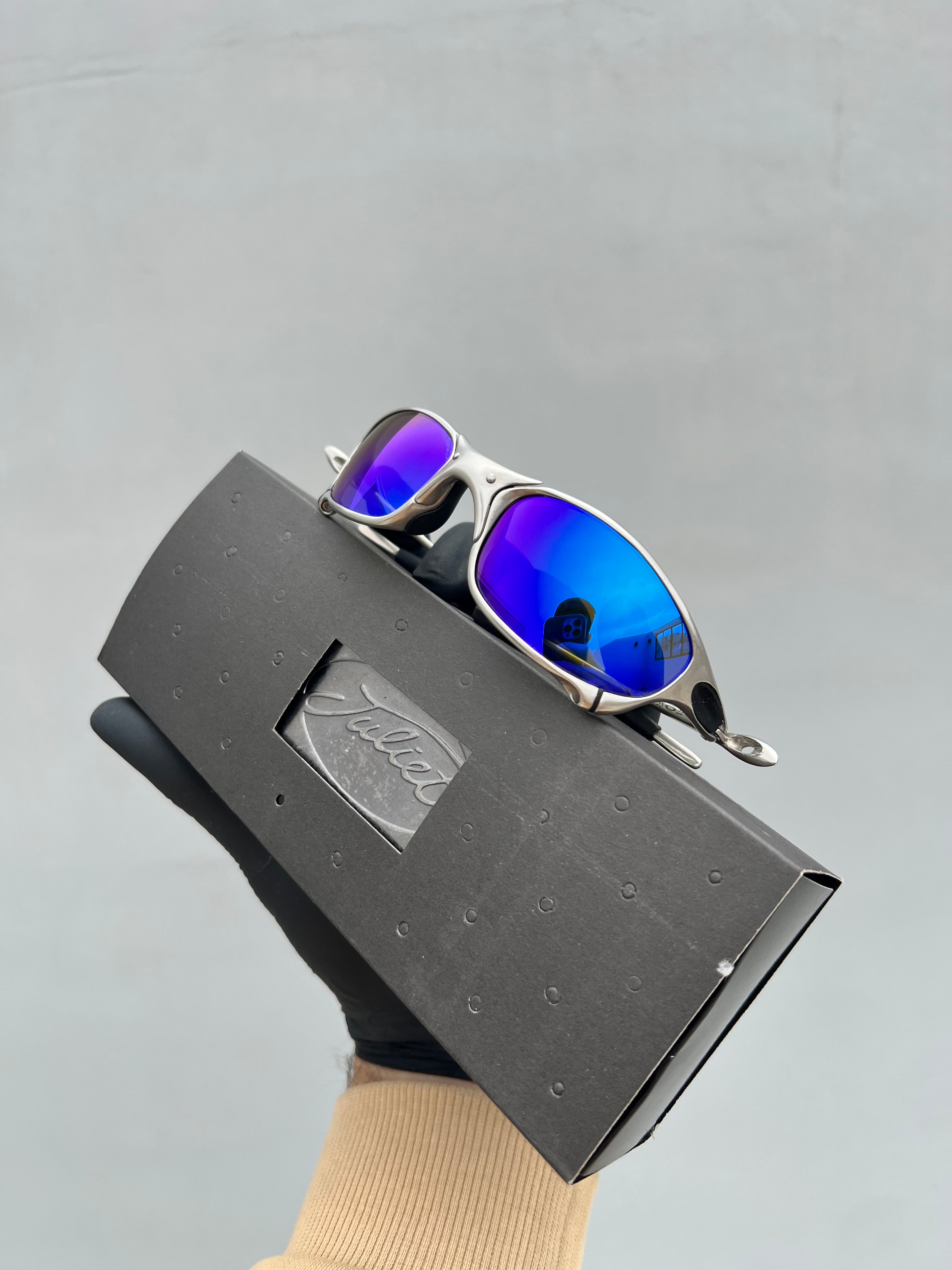 Juliet Plasma Neon Blue Linha Ouro