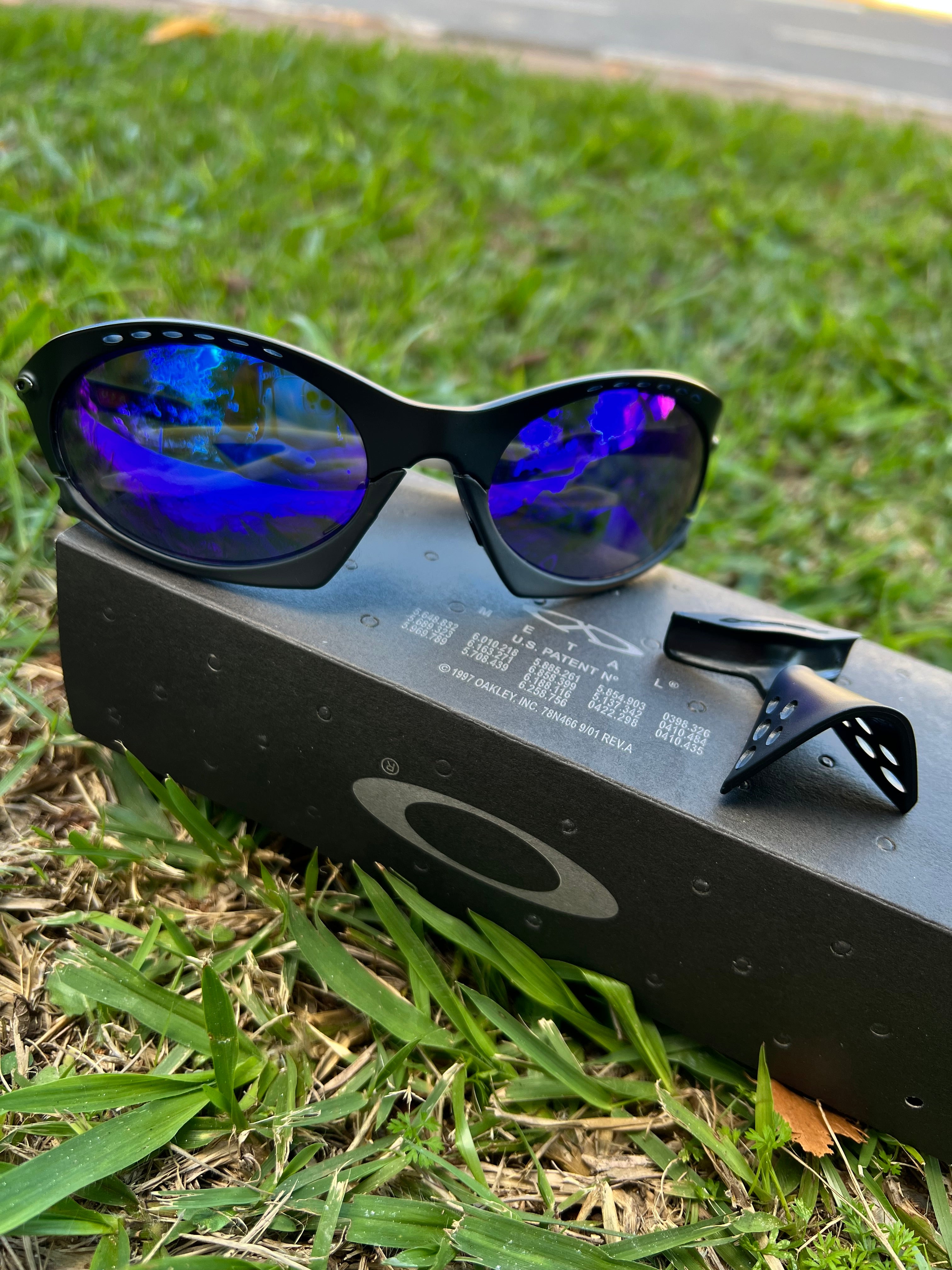 Plantaris Carbon Neon Blue Custom (2x1)