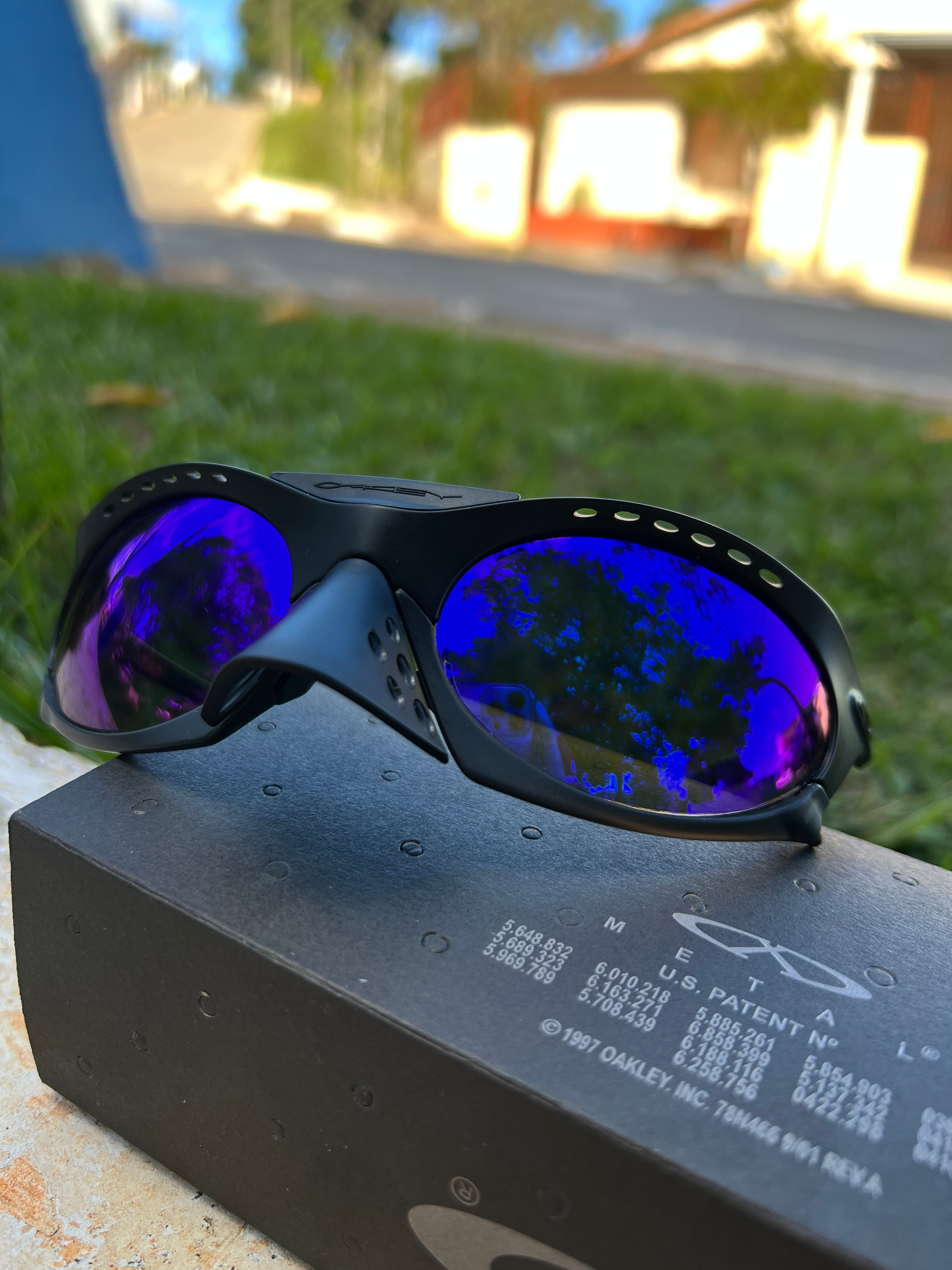 Plantaris Carbon Neon Blue Custom (2x1)