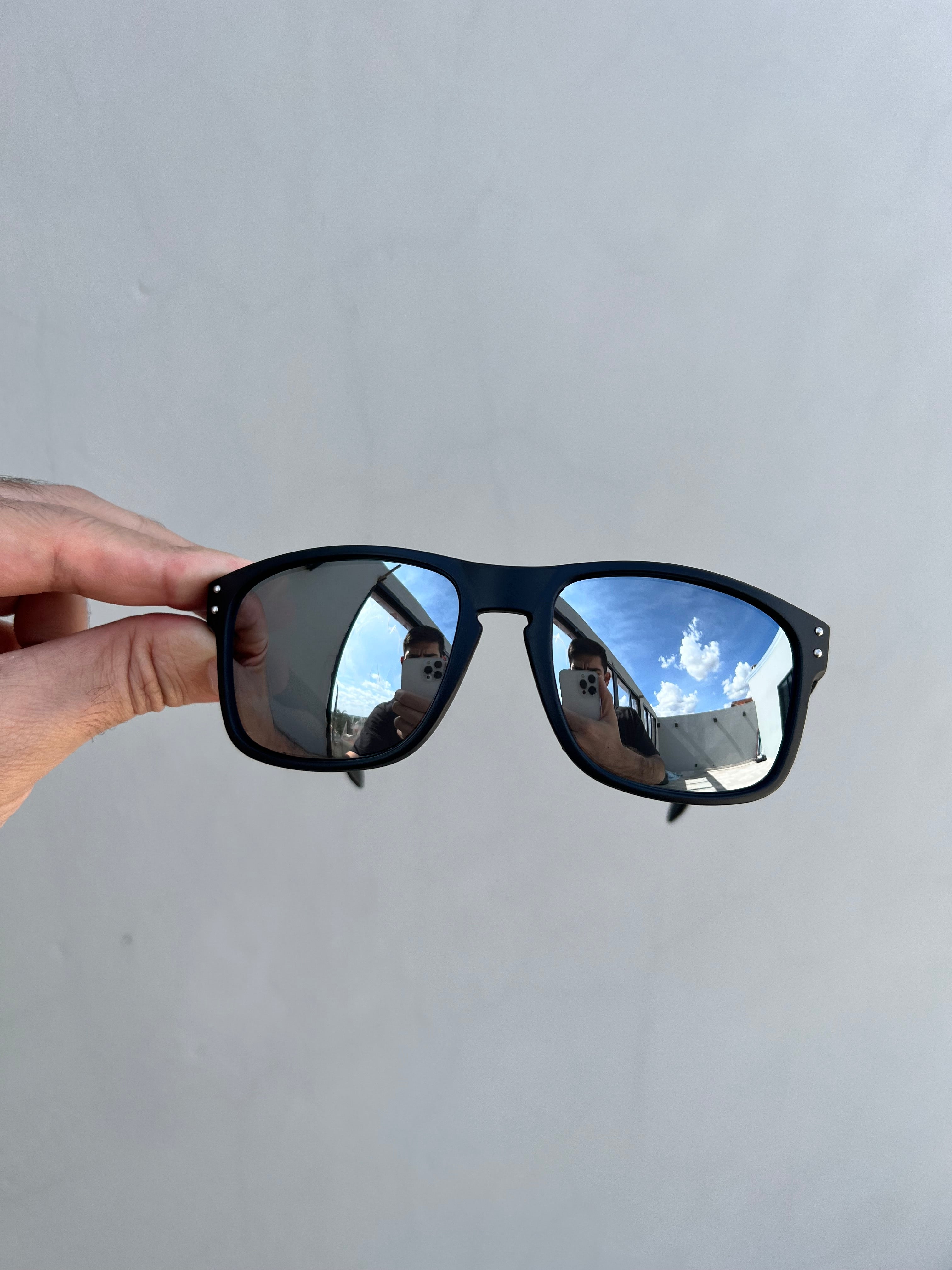 Holbrook Liquid Custom (un)