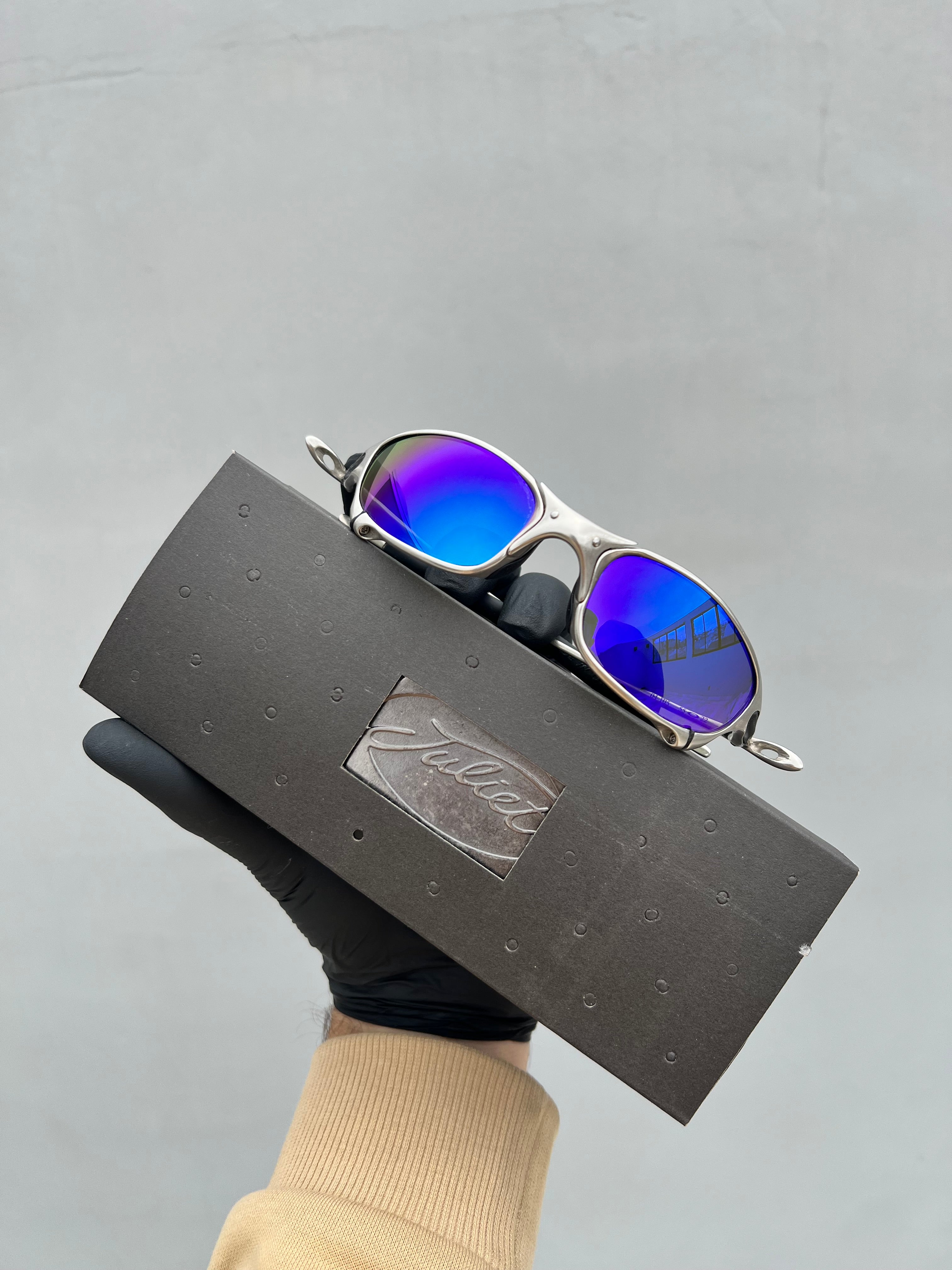 Juliet Plasma Neon Blue Linha Ouro