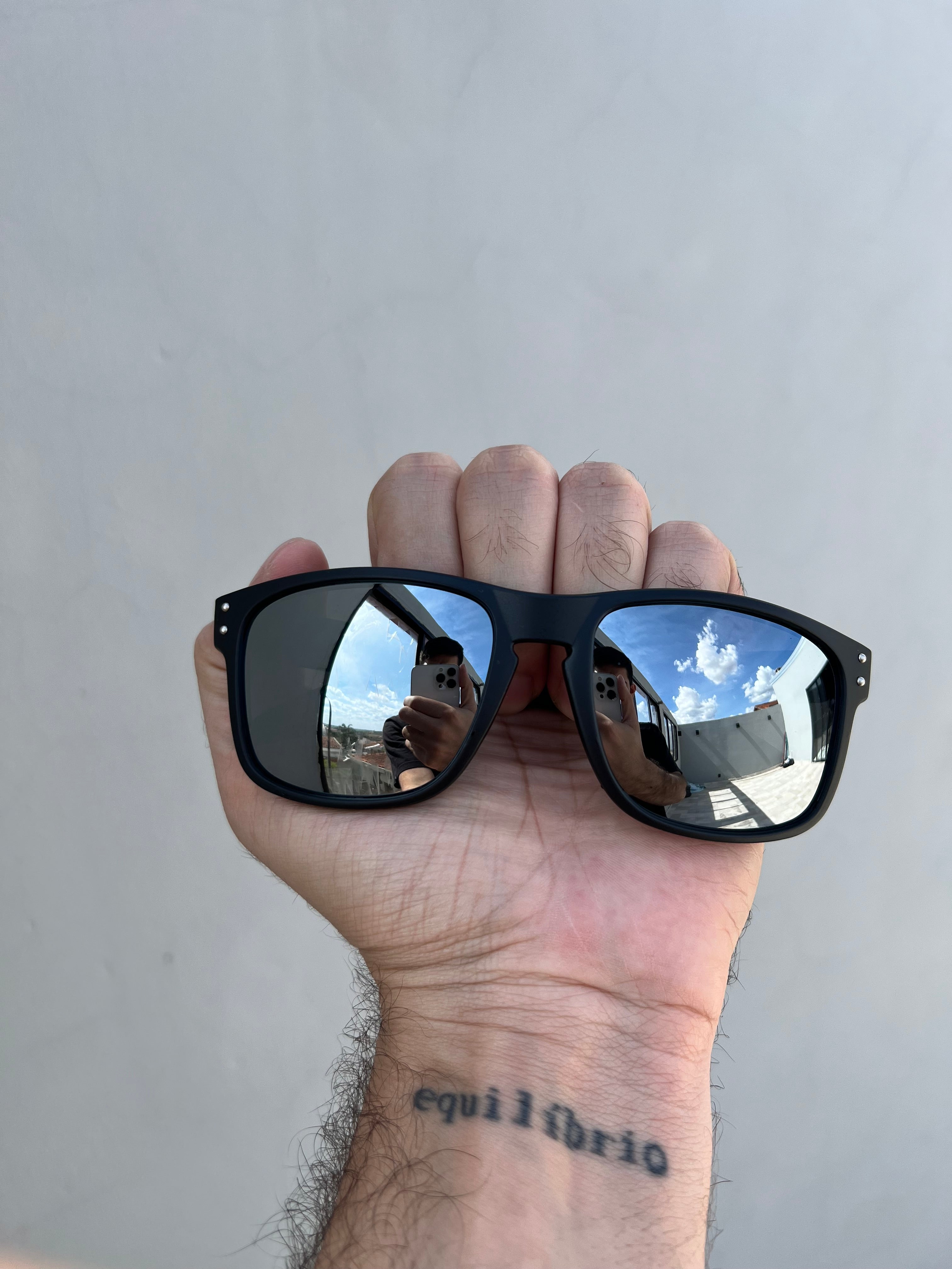 Holbrook Liquid Custom (un)
